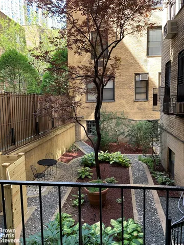 $859,000 | 242 East 19th Street, Unit 7E | Gramercy