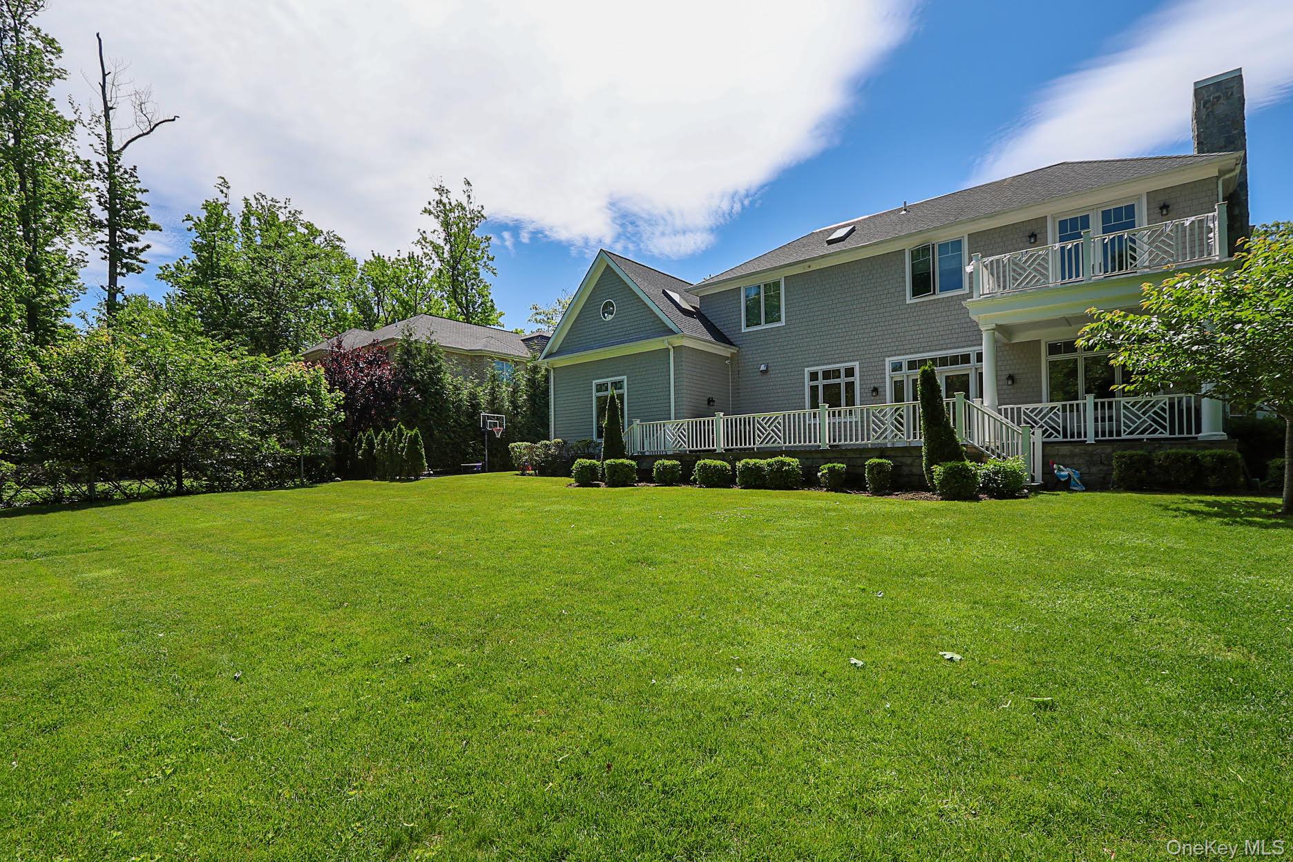 9 Tuddington Road Great Neck, NY 11023 - Photo 30 of 34
