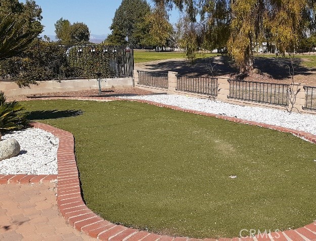 1484 Pepper Tree Drive Hemet, CA 92545 - Photo 7 of 29 Your own putting green