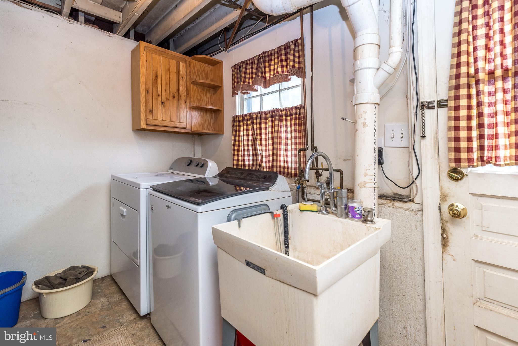 2017 Spring Mill Road Conshohocken, PA 19428 - Photo 23 of 32 Laundry