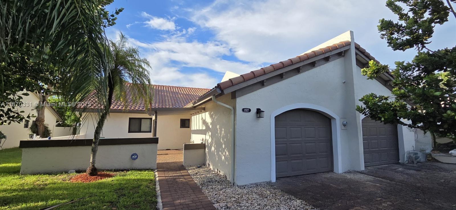 11527 Southwest 84th Lane Miami, FL 33173 - Photo 2 of 17