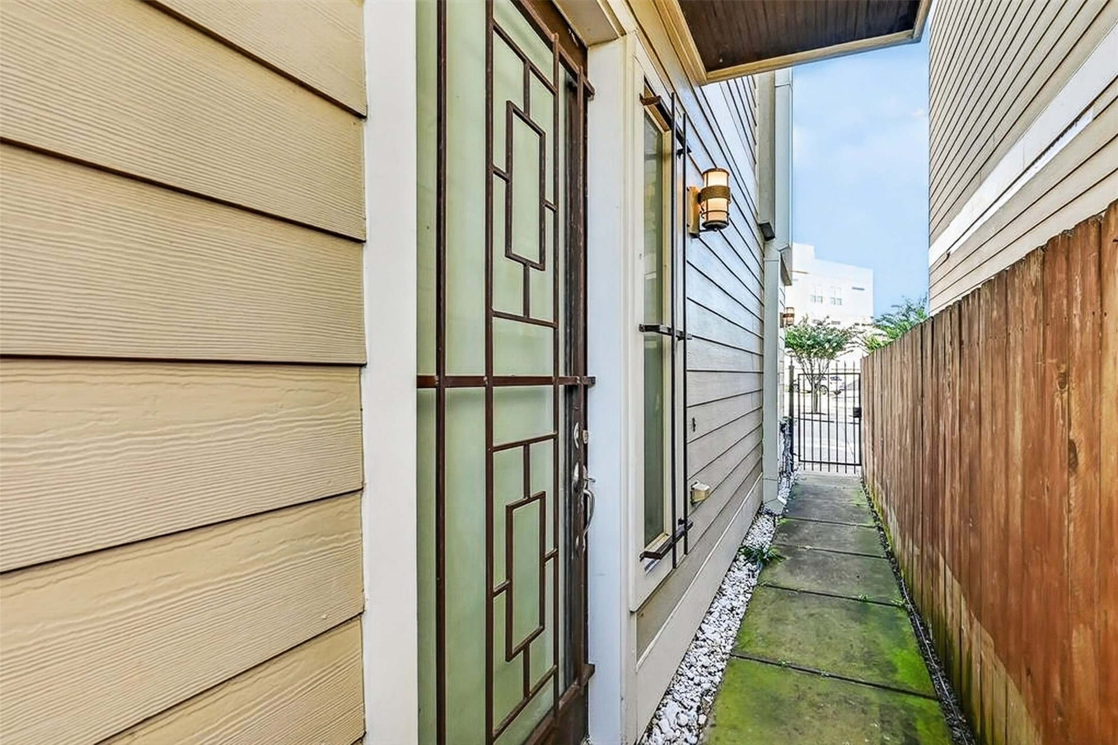 205 Riley Lane Houston, TX 77003 - Photo 2 of 29 Gallery Image 2