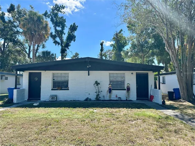a house view with a backyard space