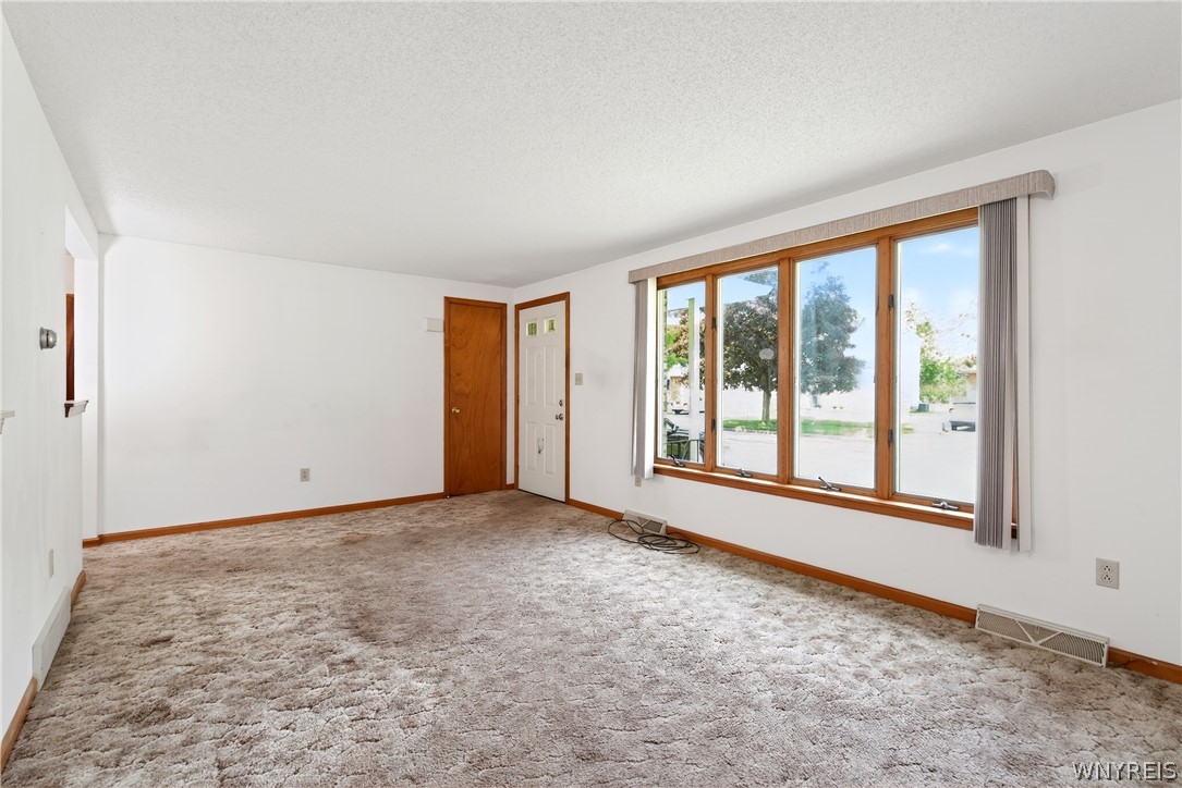 144 Hillpine Road Cheektowaga, NY 14227 - Photo 5 of 33