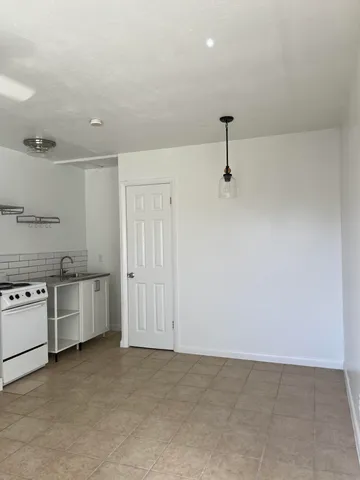 $1,600 | 320 West Blue Heron Boulevard, Unit 2, Riviera Beach, FL 33404