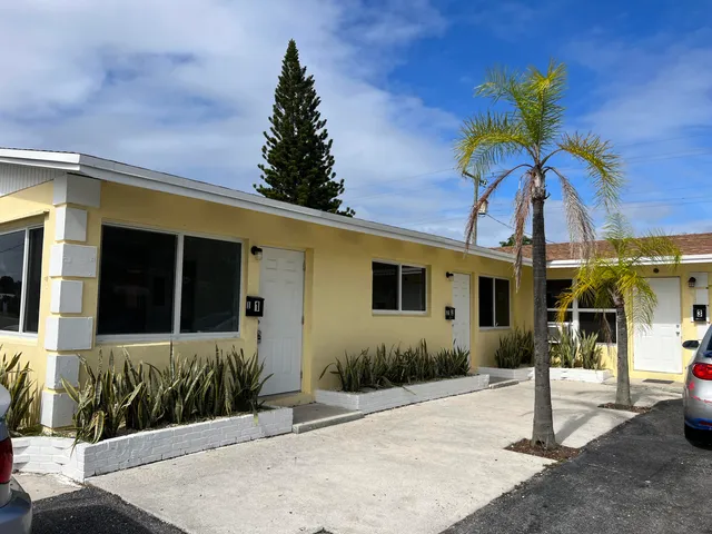 $1,600 | 320 West Blue Heron Boulevard, Unit 2, Riviera Beach, FL 33404