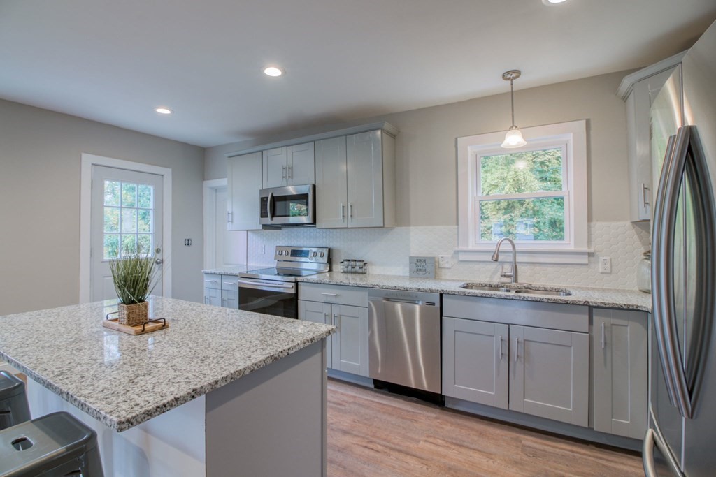 12 Maple Terrace, Unit 12 Three Rivers, MA 01080 - Photo 4 of 18