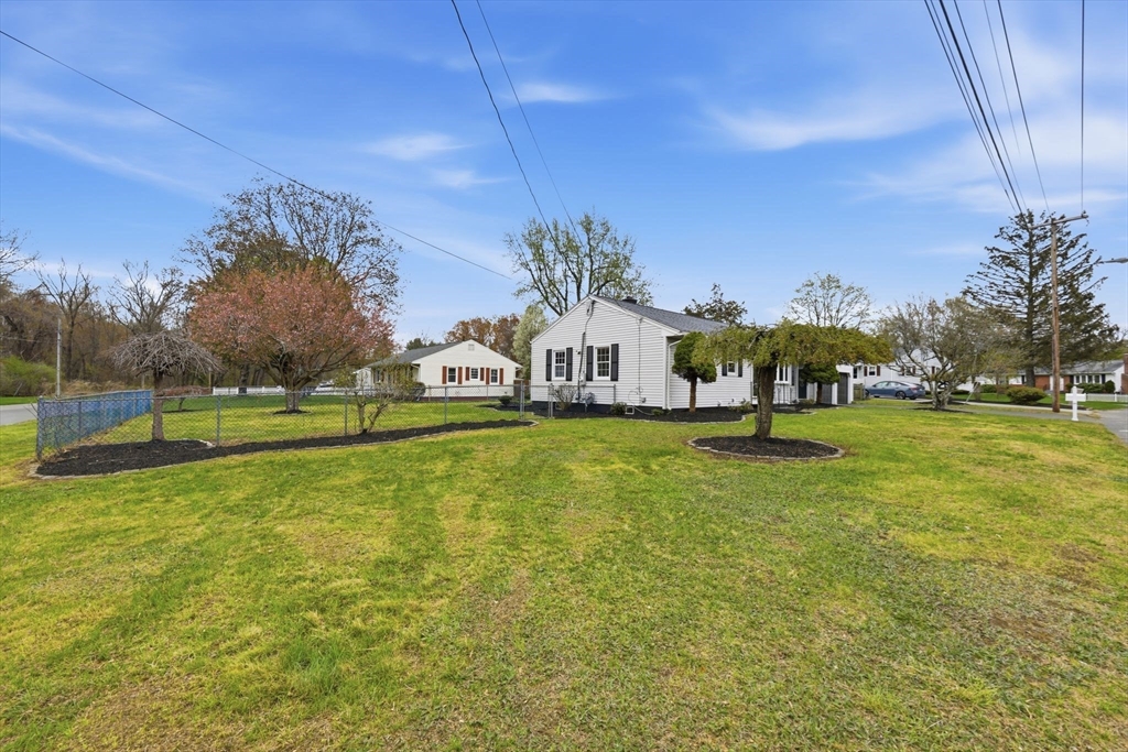 177 Flint Street Springfield, MA 01129 - Photo 4 of 25