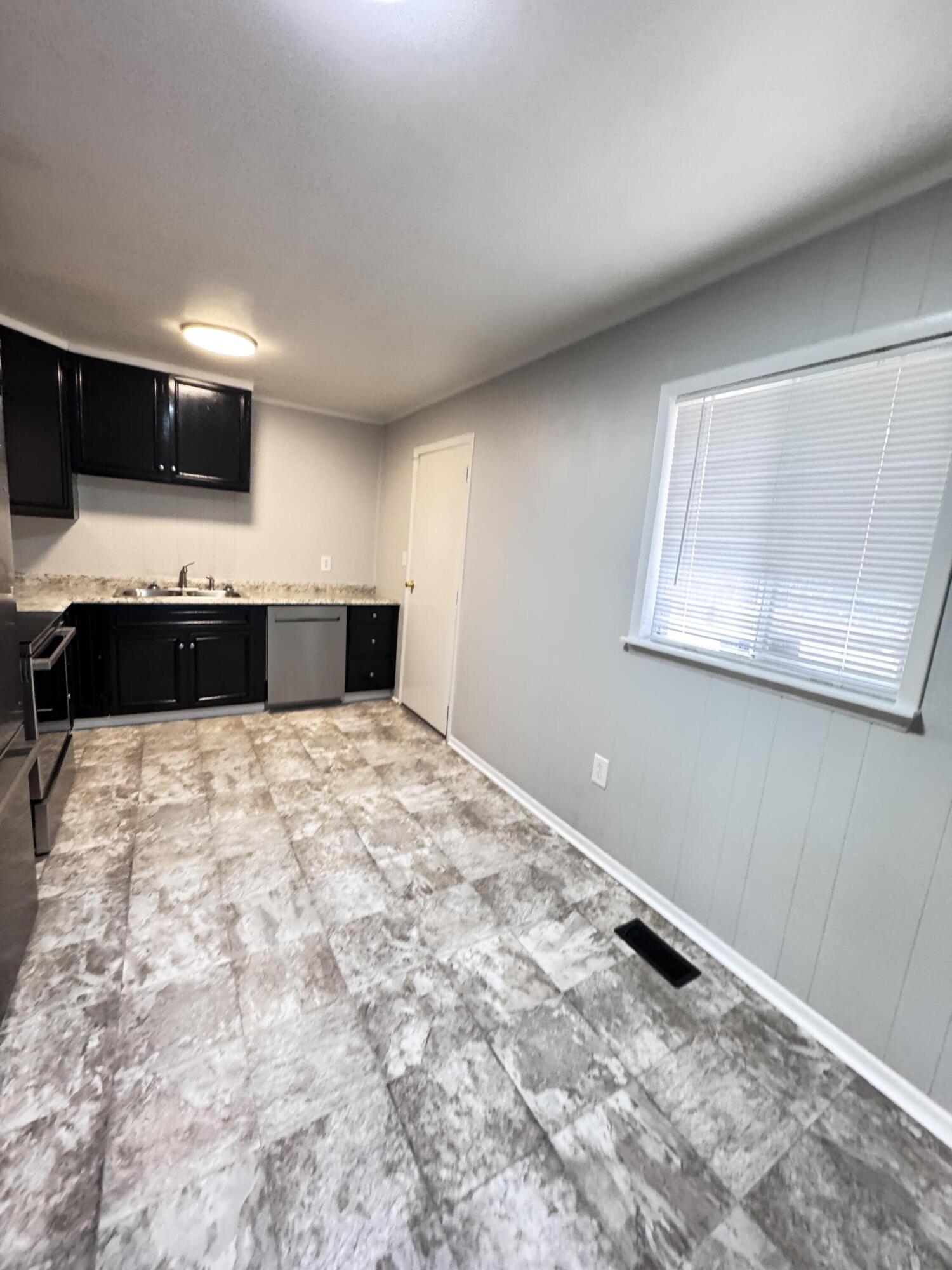 227 Bailey Street Walterboro, SC 29488 - Photo 7 of 26 227 Bailey Street