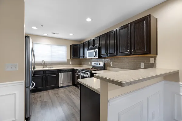 $299,000 | 16992 Farmington Road, Livonia, MI 48154