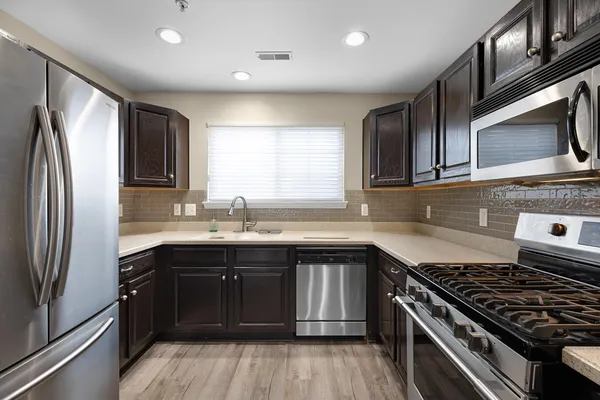$299,000 | 16992 Farmington Road, Livonia, MI 48154