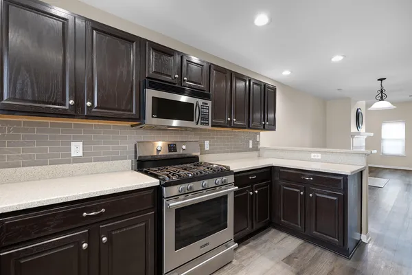 $299,000 | 16992 Farmington Road, Livonia, MI 48154