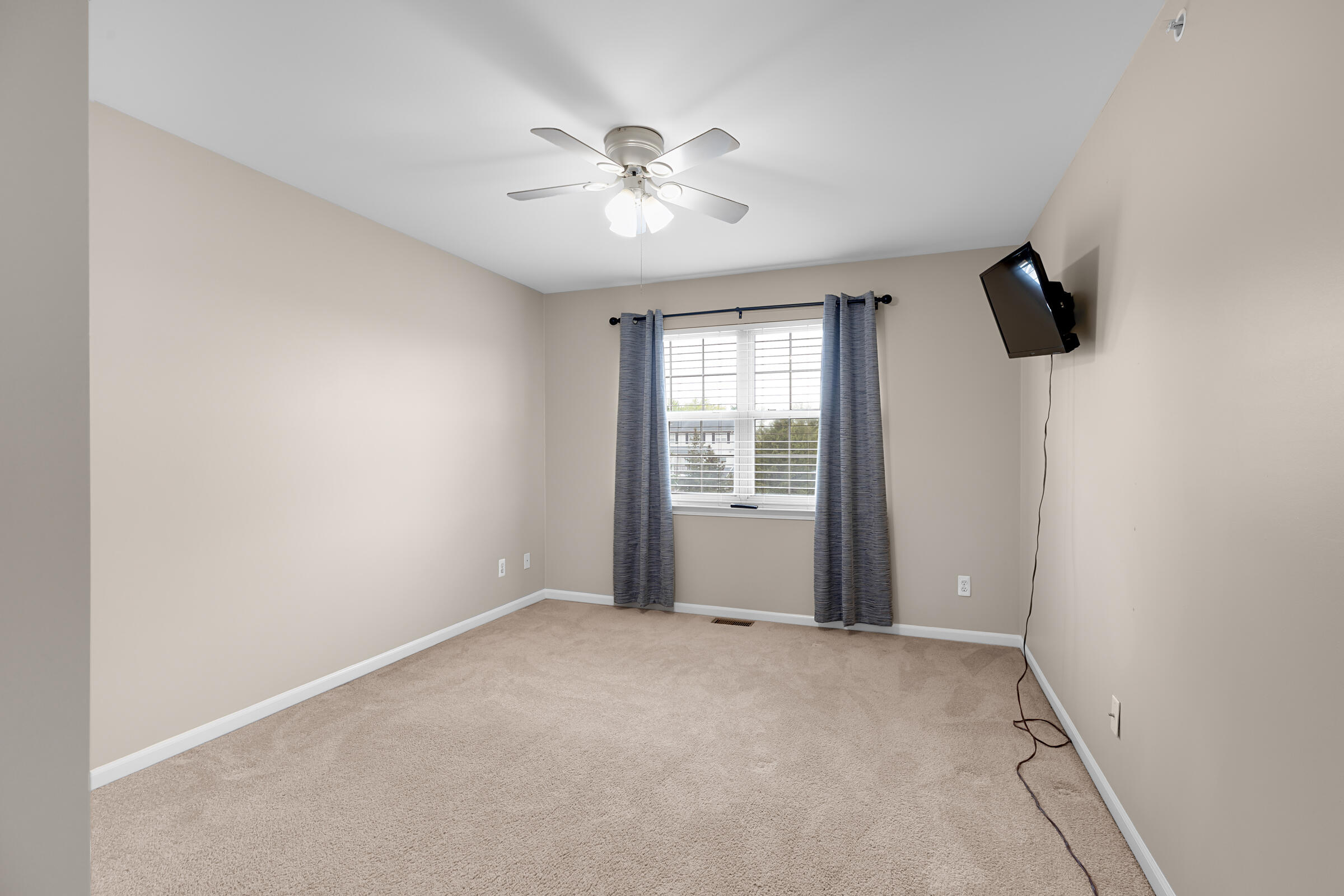 16992 Farmington Road Livonia, MI 48154 - Photo 20 of 25 XA9A0661 Output