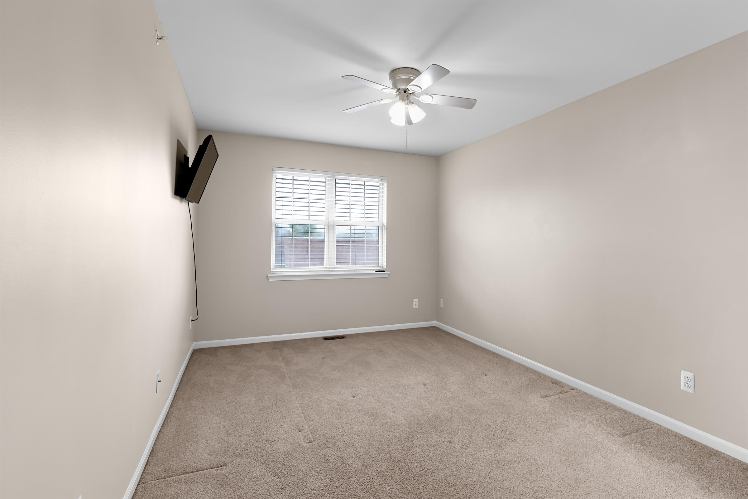 16992 Farmington Road Livonia, MI 48154 - Photo 23 of 25 XA9A0671 Output