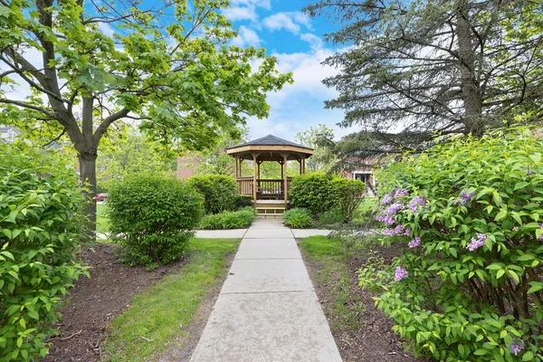 $299,000 | 16992 Farmington Road, Livonia, MI 48154
