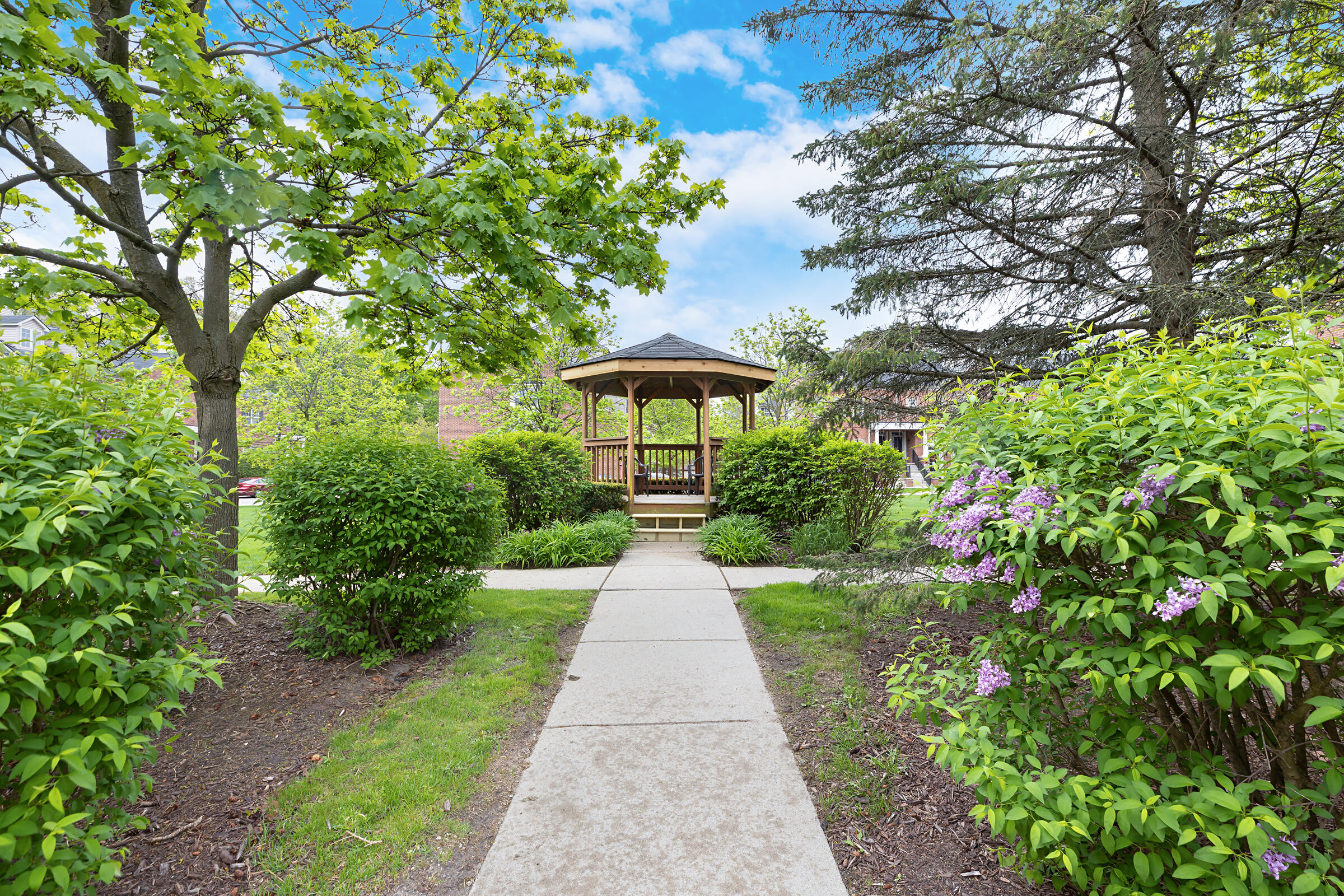16992 Farmington Road Livonia, MI 48154 - Photo 3 of 25 XA9A0461 Output copy