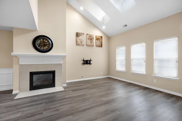 $299,000 | 16992 Farmington Road, Livonia, MI 48154