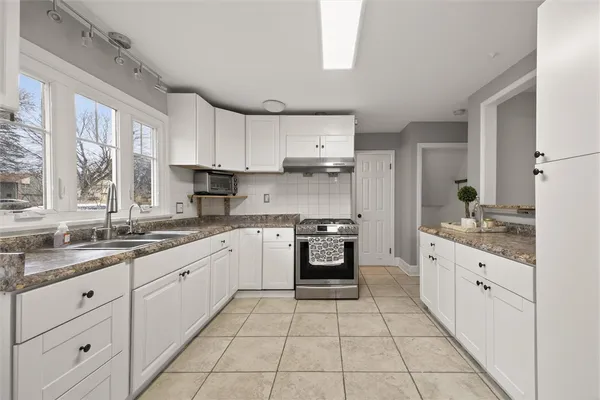 $439,900 | 110 Dunrovin Lane, Brighton, NY 14618