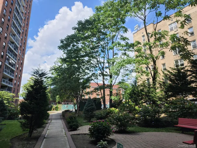$1,900 | 61-35 98th Street, Unit STG | Rego Park