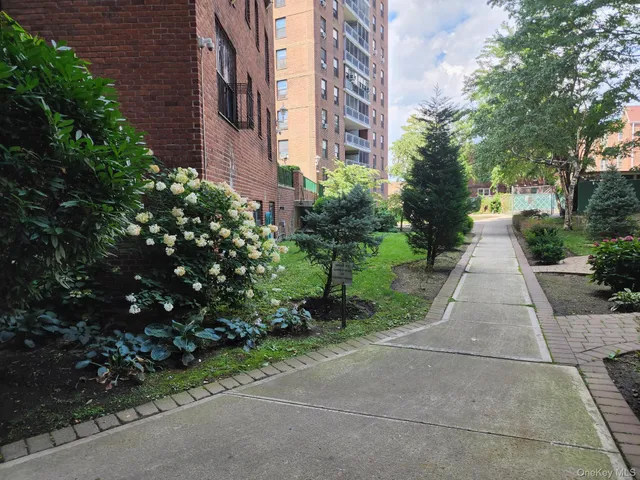 $1,900 | 61-35 98th Street, Unit STG | Rego Park