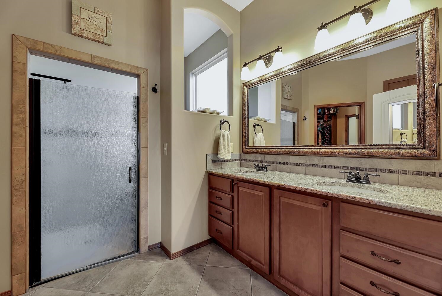 2022 South Webb Road Wichita, KS 67207 - Photo 13 of 32