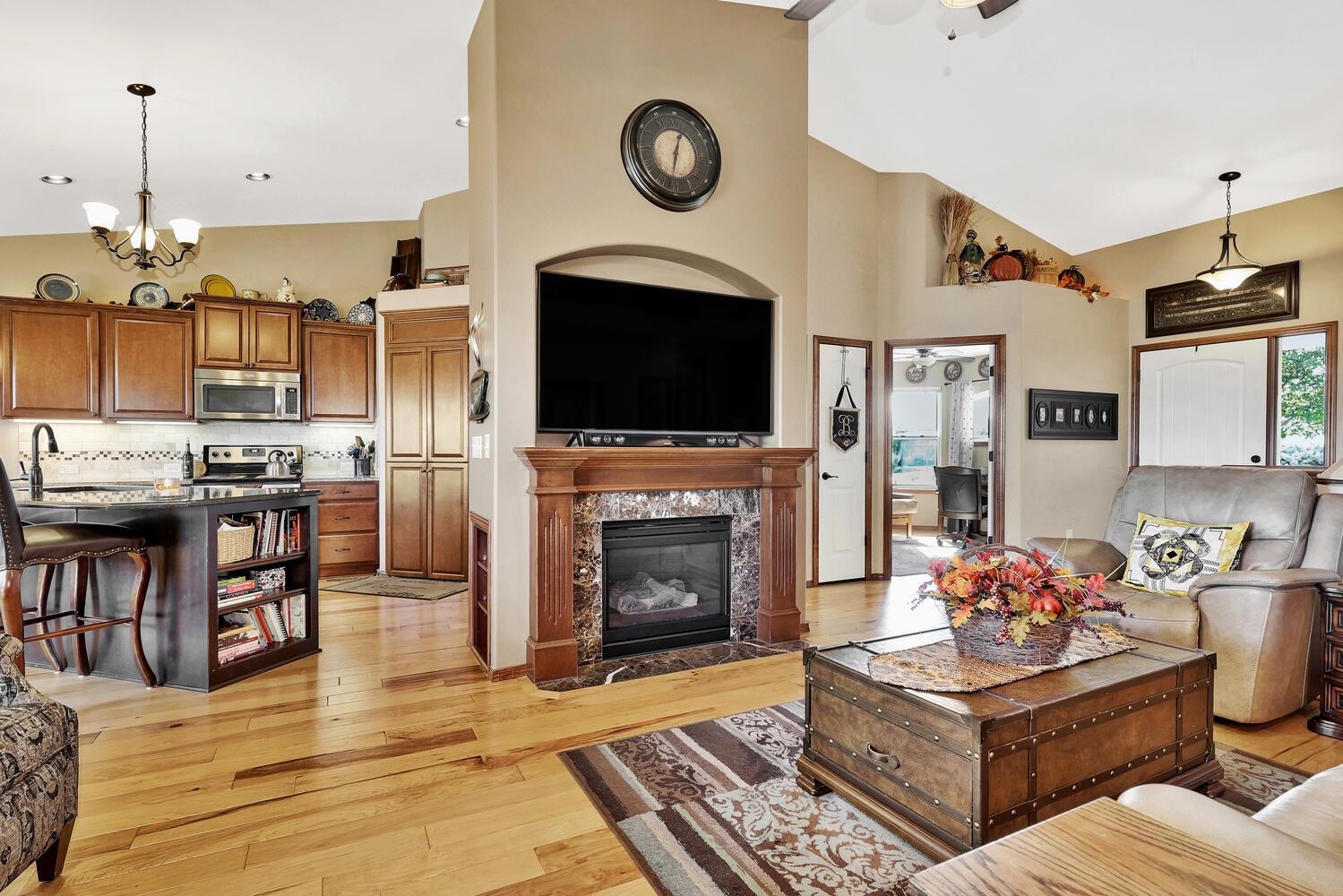 2022 South Webb Road Wichita, KS 67207 - Photo 4 of 32