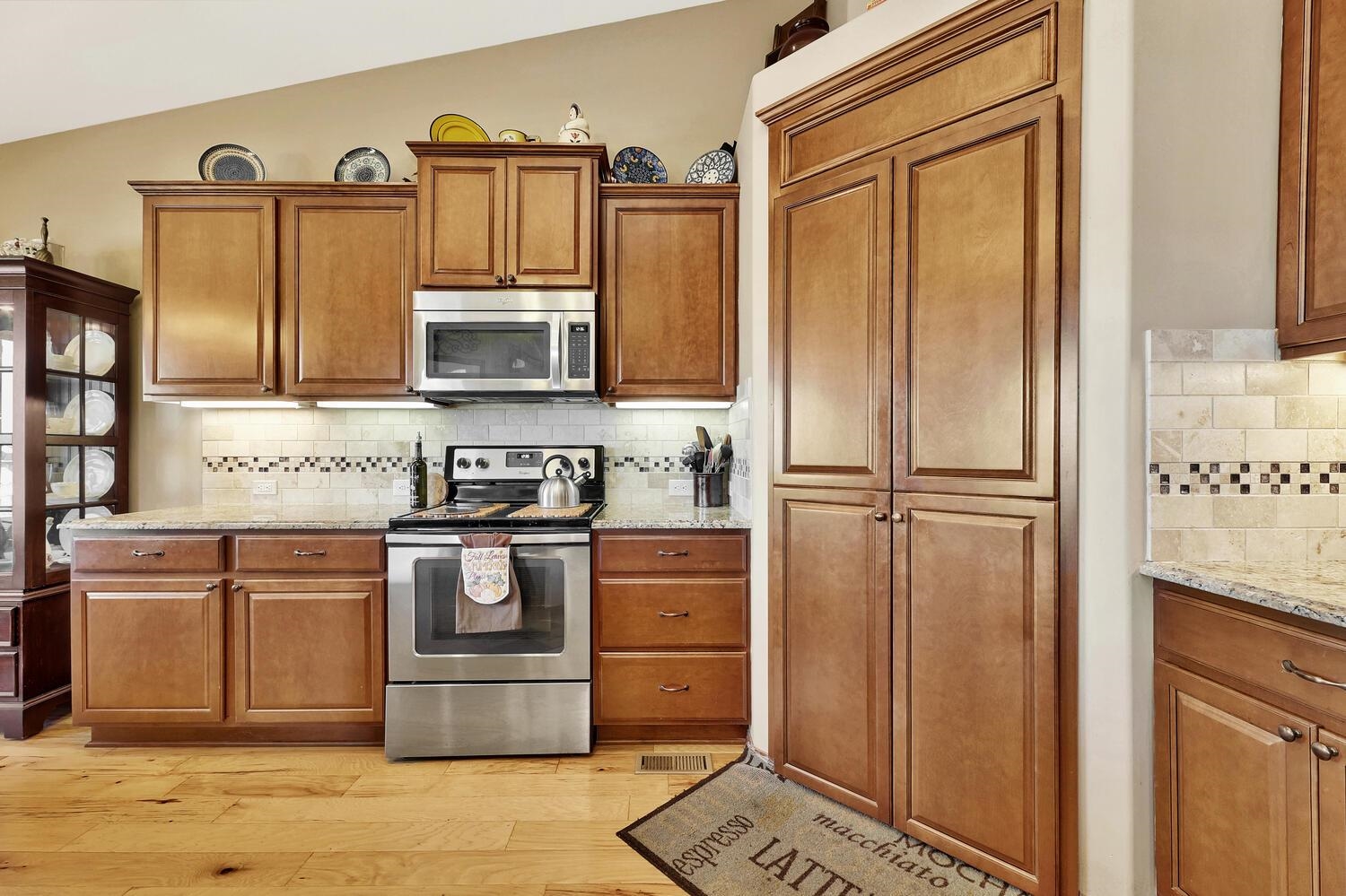 2022 South Webb Road Wichita, KS 67207 - Photo 7 of 32