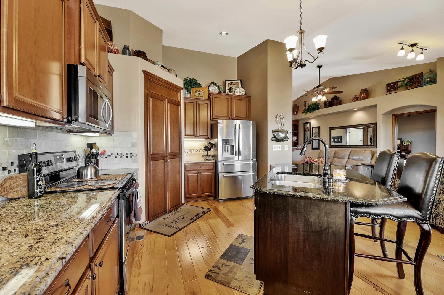 2022 South Webb Road Wichita, KS 67207 - Photo 8 of 32