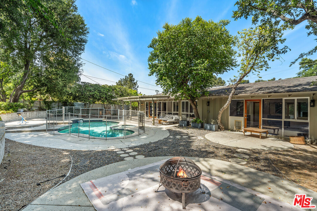 3641 Woodcliff Road Los Angeles, CA 91403 - Photo 22 of 26