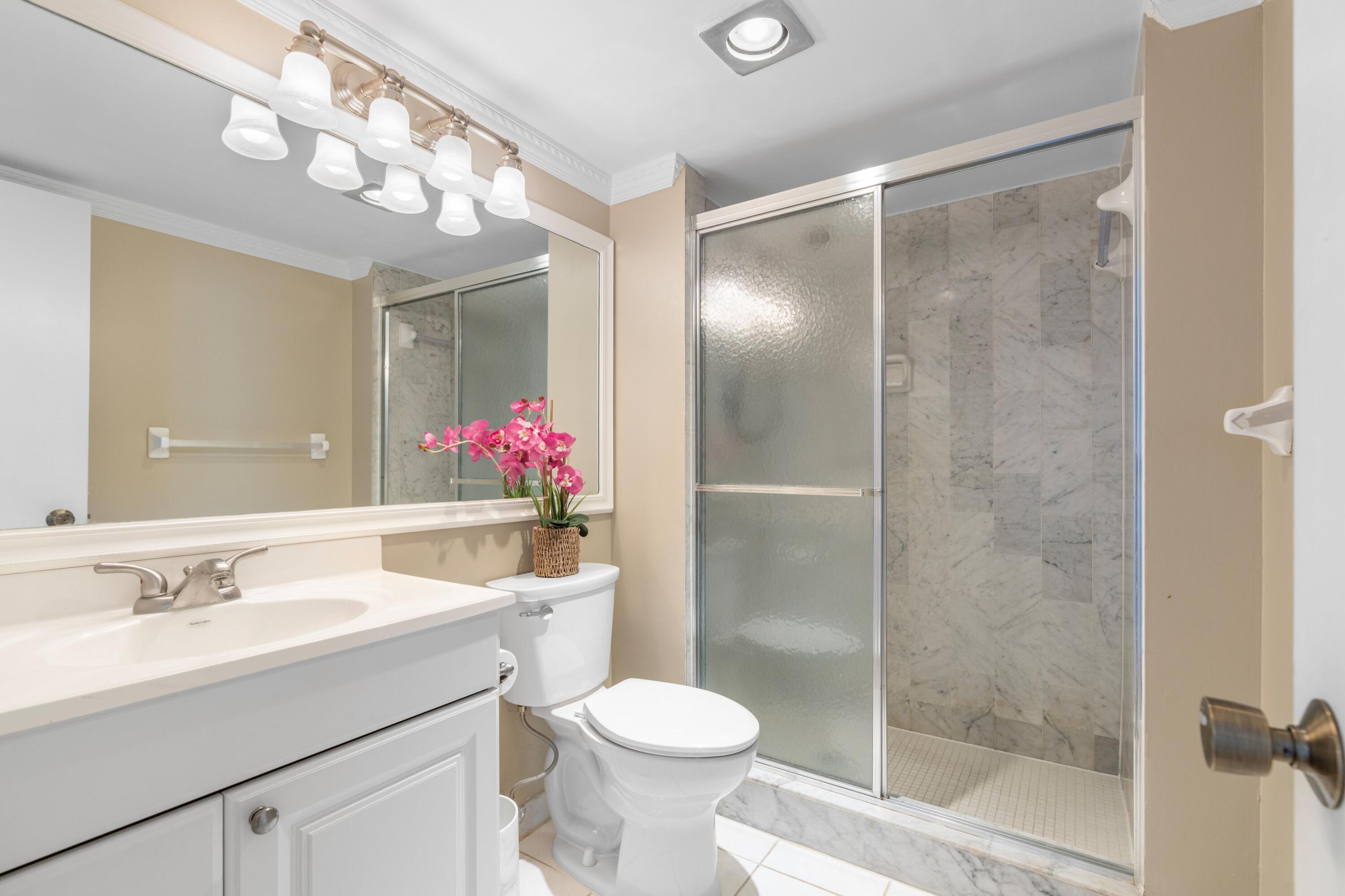 1401 North Riverside Drive, Unit 1007 Pompano Beach, FL 33062 - Photo 17 of 39 Bathroom #2