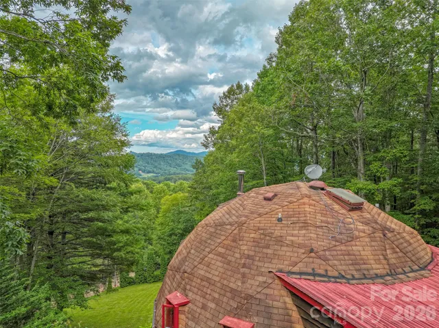 a view of a backyard with green space
