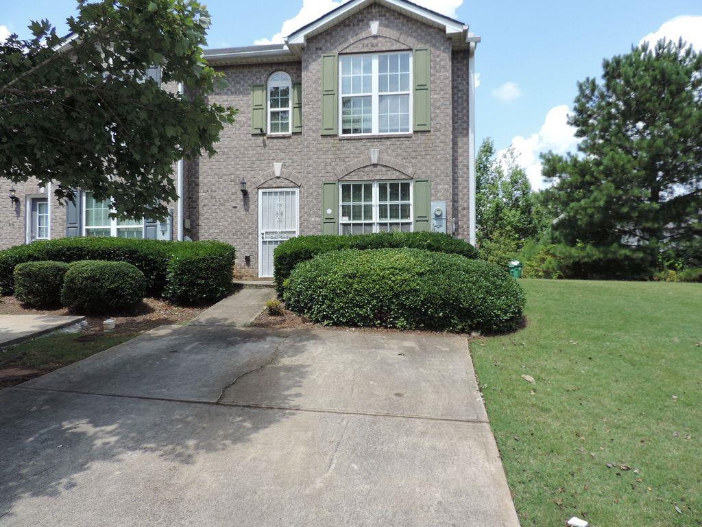Brick front end unit townhome