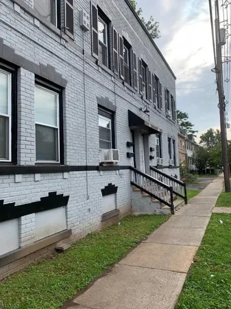 $2,850 | 1313 South 2nd Street, Unit B, Plainfield, NJ 07063