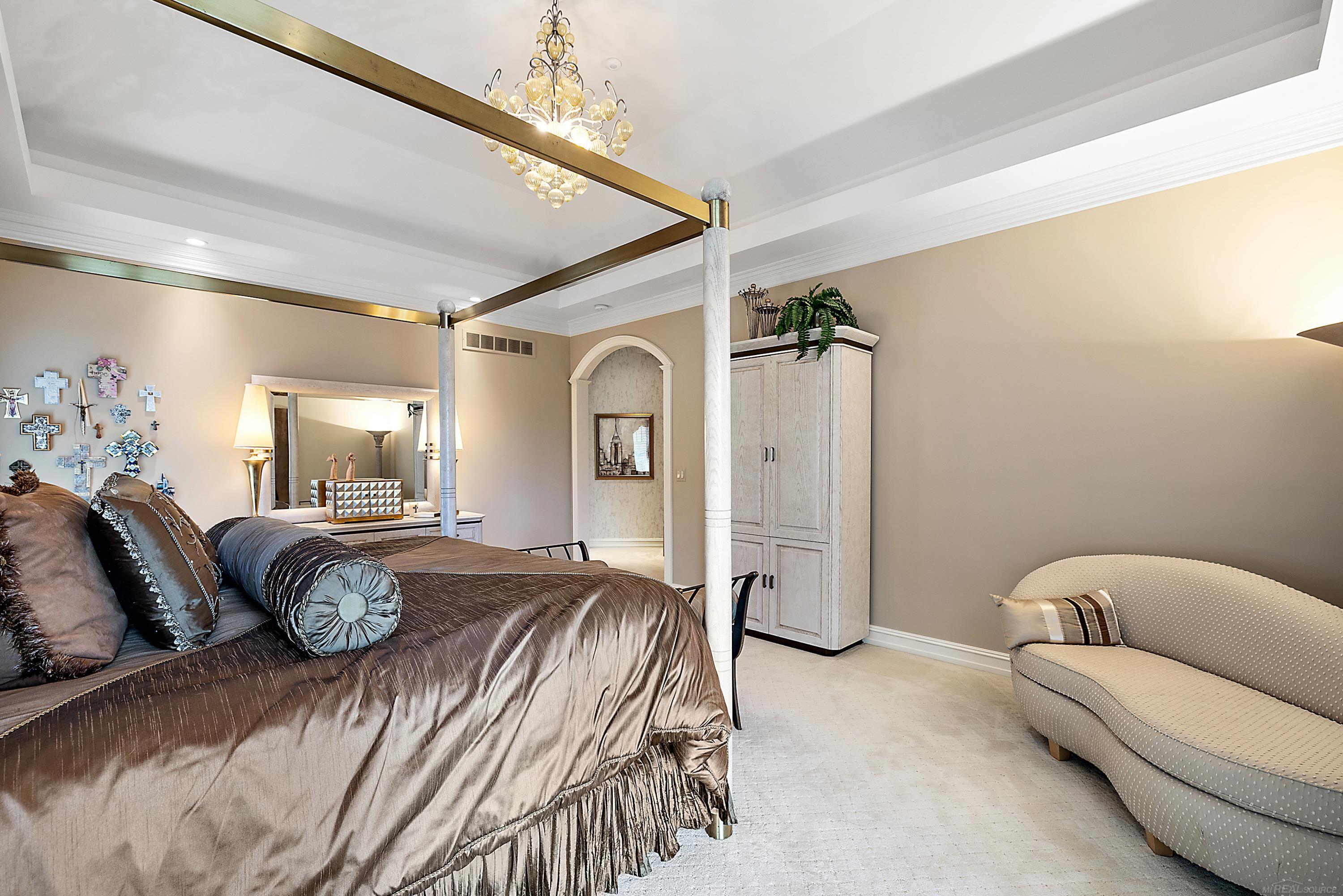 555 Lake Shore Road Grosse Pointe, MI 48236 - Photo 36 of 94 50164218-80C30000-6EFD-4120-BEA7-29C8105C7707.JPG