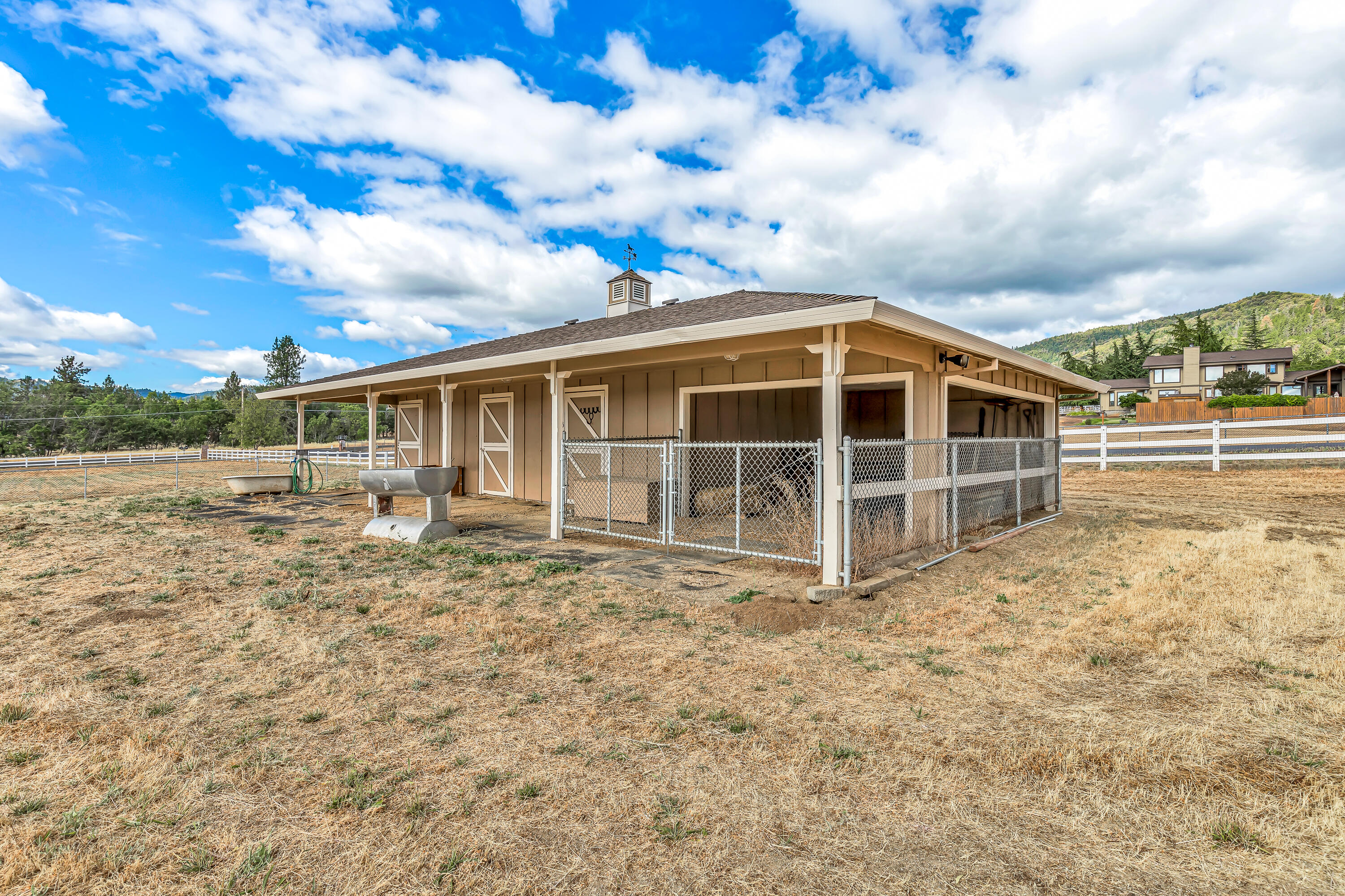 3711 Livingston Road Central Point, OR 97502 - Photo 29 of 58 32