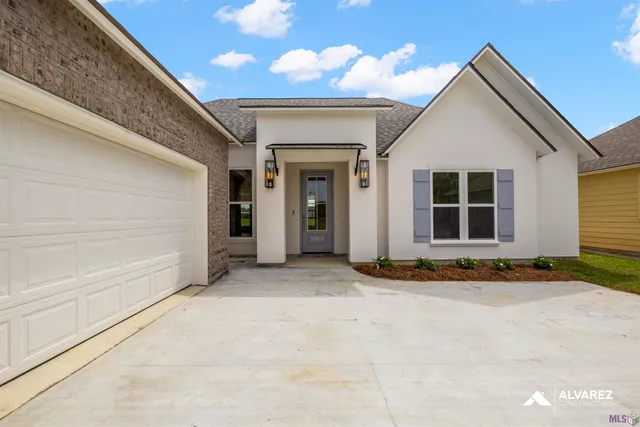 $370,990 | 18960 Frankel Avenue, Zachary, LA 70791