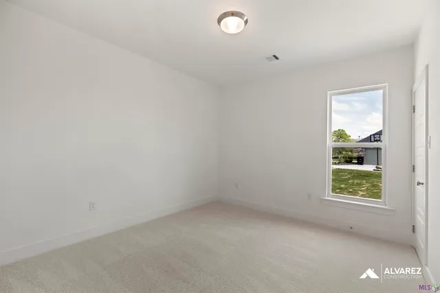 $370,990 | 18960 Frankel Avenue, Zachary, LA 70791