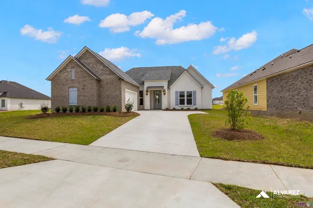 $370,990 | 18960 Frankel Avenue, Zachary, LA 70791
