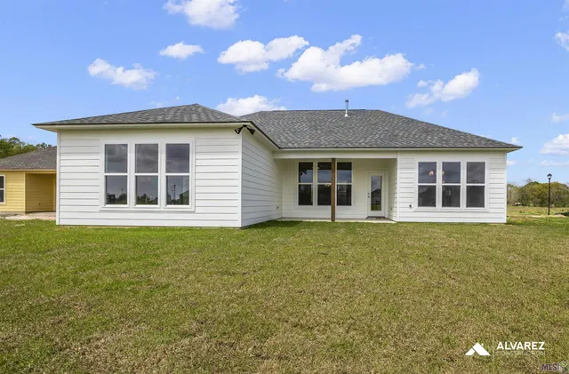 $370,990 | 18960 Frankel Avenue, Zachary, LA 70791