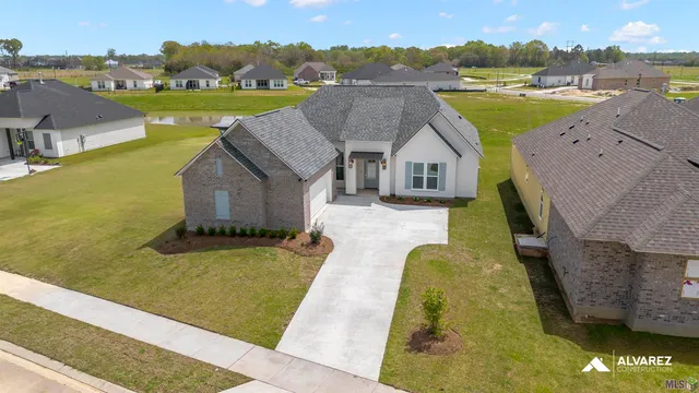 $370,990 | 18960 Frankel Avenue, Zachary, LA 70791