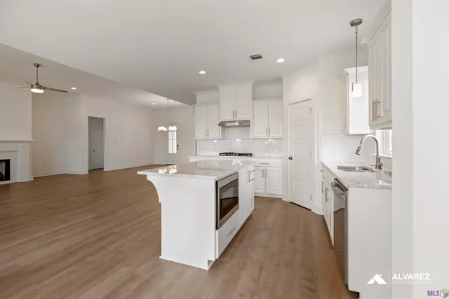 $370,990 | 18960 Frankel Avenue, Zachary, LA 70791