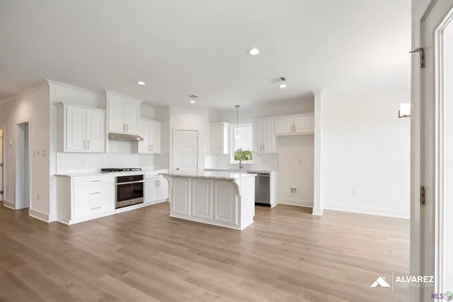 $370,990 | 18960 Frankel Avenue, Zachary, LA 70791