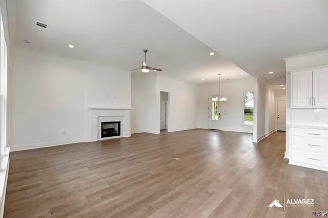 $370,990 | 18960 Frankel Avenue, Zachary, LA 70791