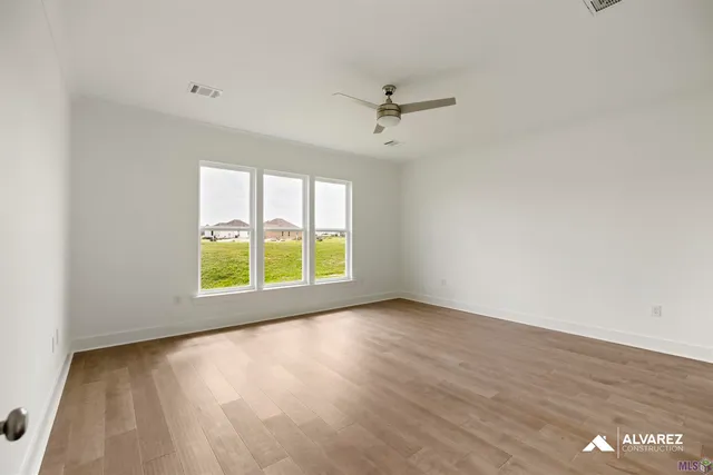 $370,990 | 18960 Frankel Avenue, Zachary, LA 70791