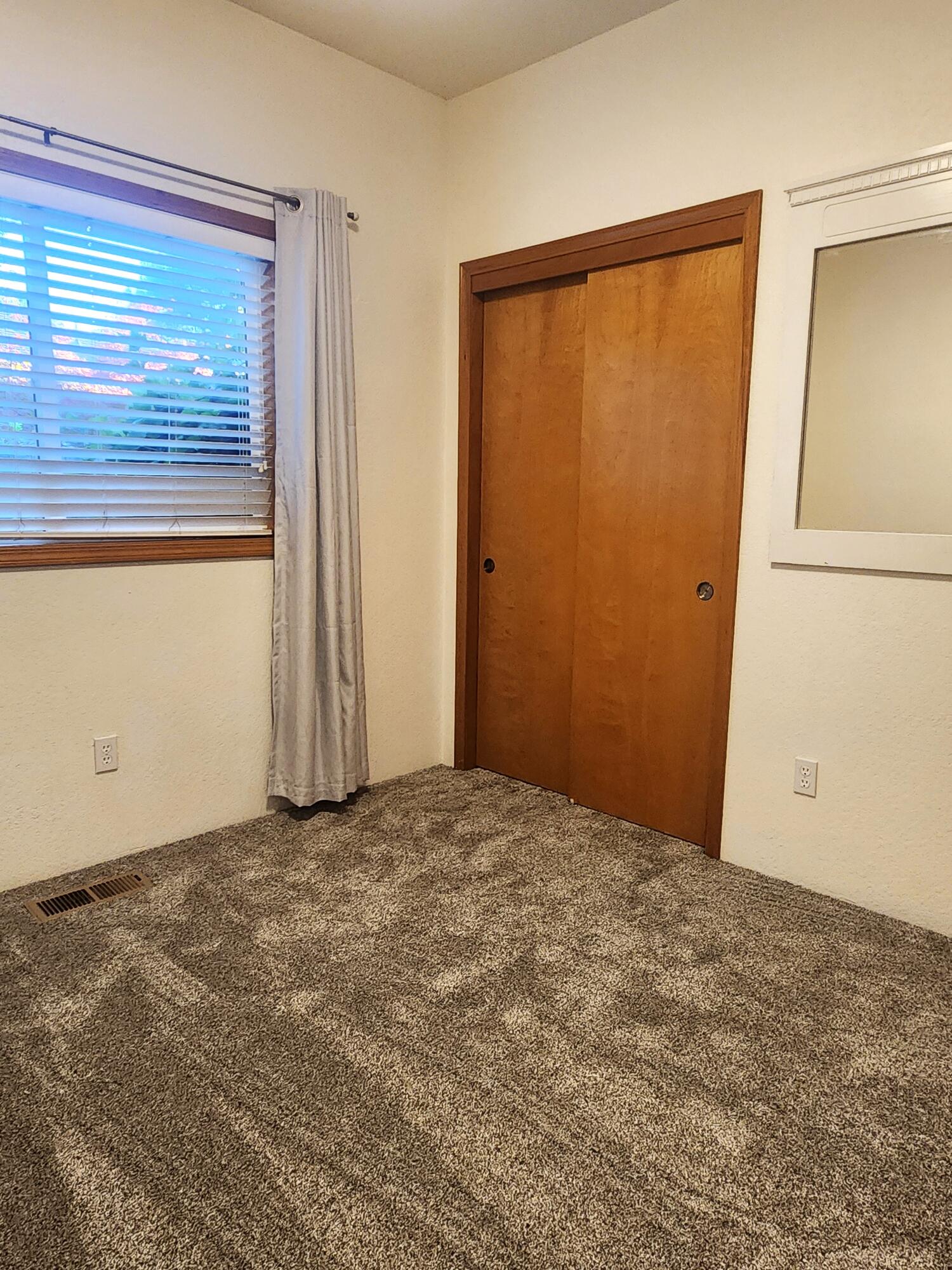 900 Mendolia Way Central Point, OR 97502 - Photo 26 of 49 20240918_182206