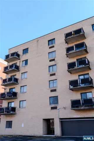 $2,350 | 5 Linden Street, Unit 2H, Hackensack, NJ 07601