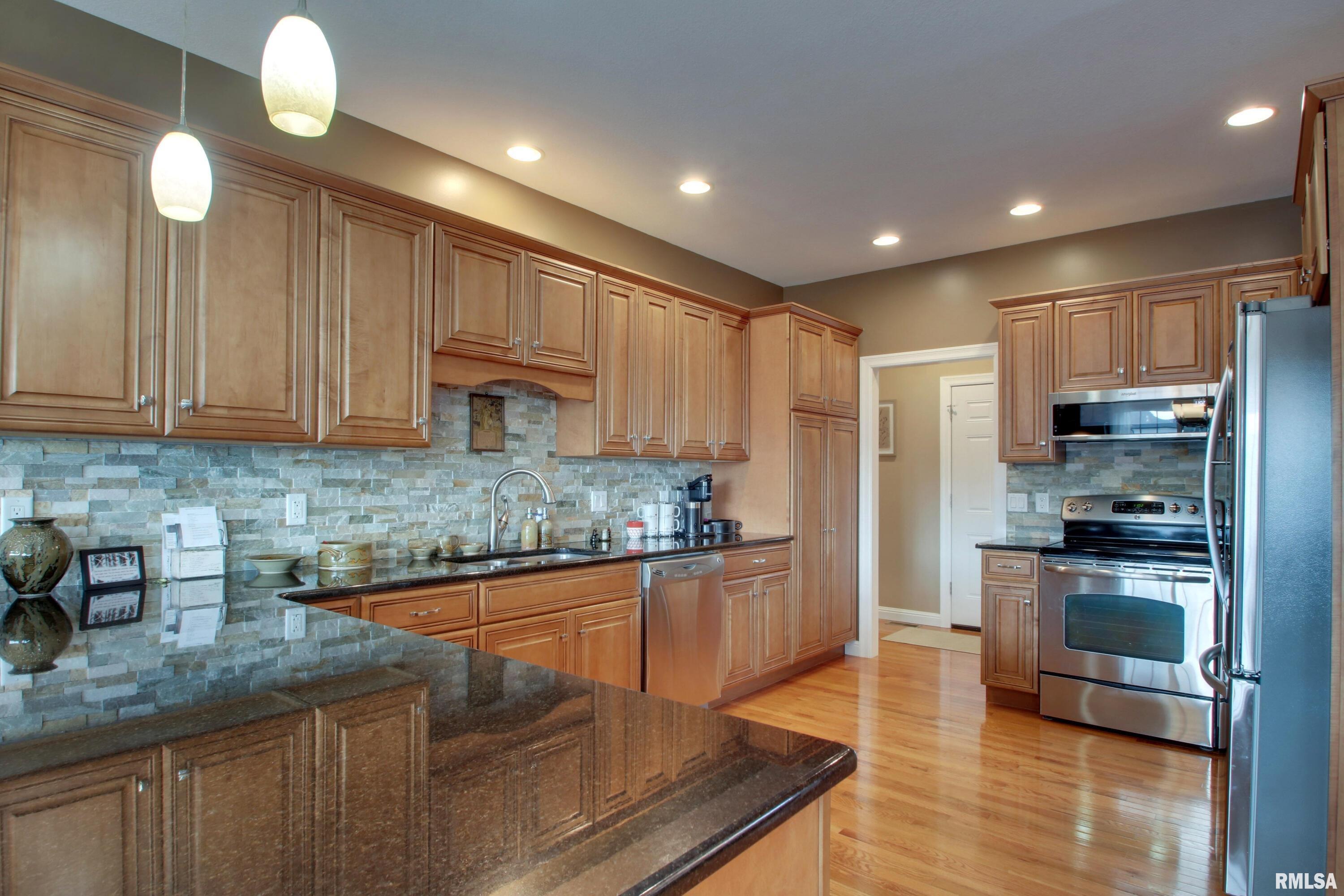 4706 Caleb Lane Quincy, IL 62305 - Photo 7 of 32