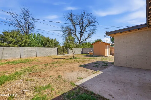 a view of a house with a backyard