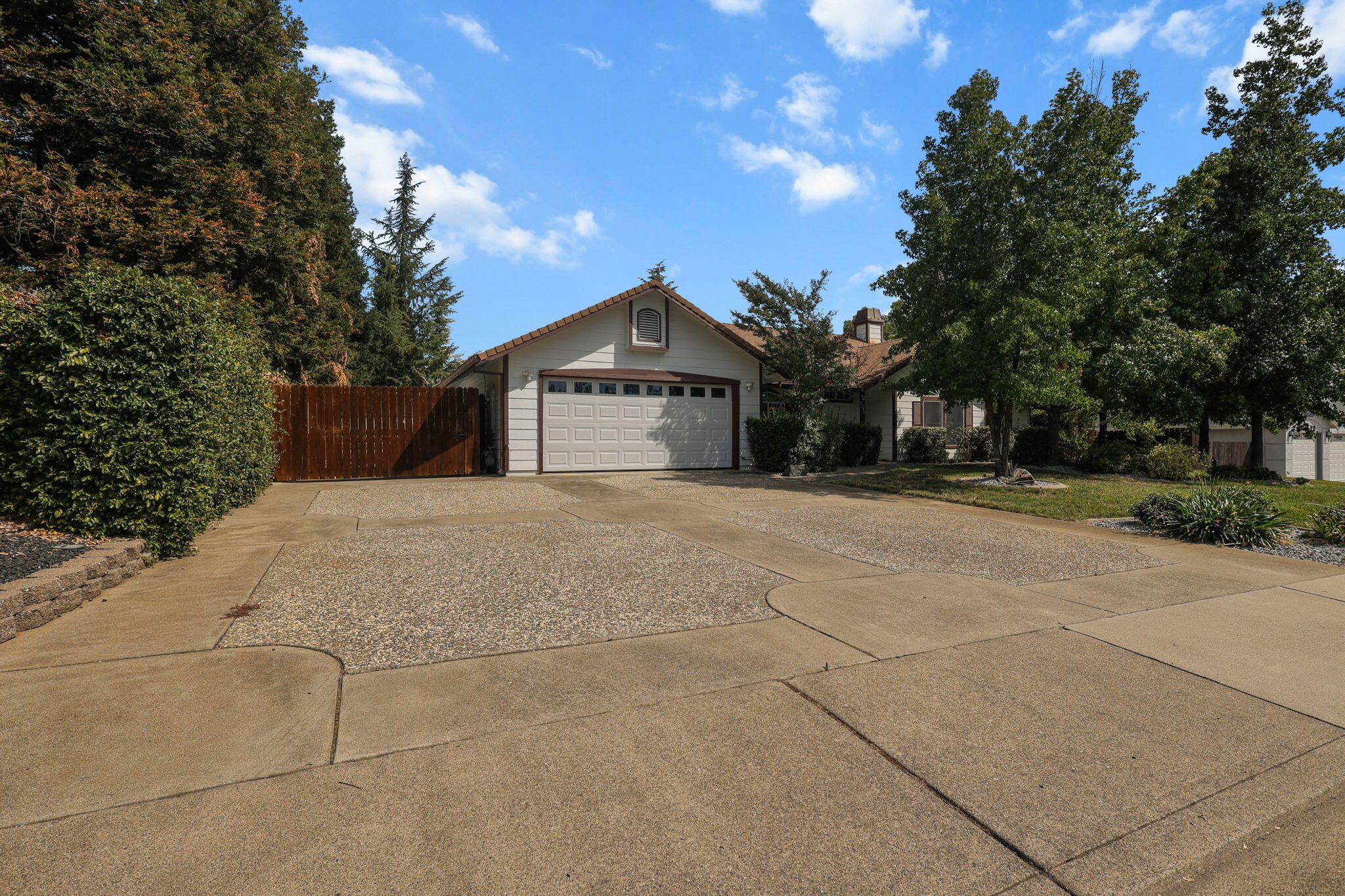 19271 Lexington Lane Redding, CA 96003 - Photo 2 of 39 a front view of a house with a yard