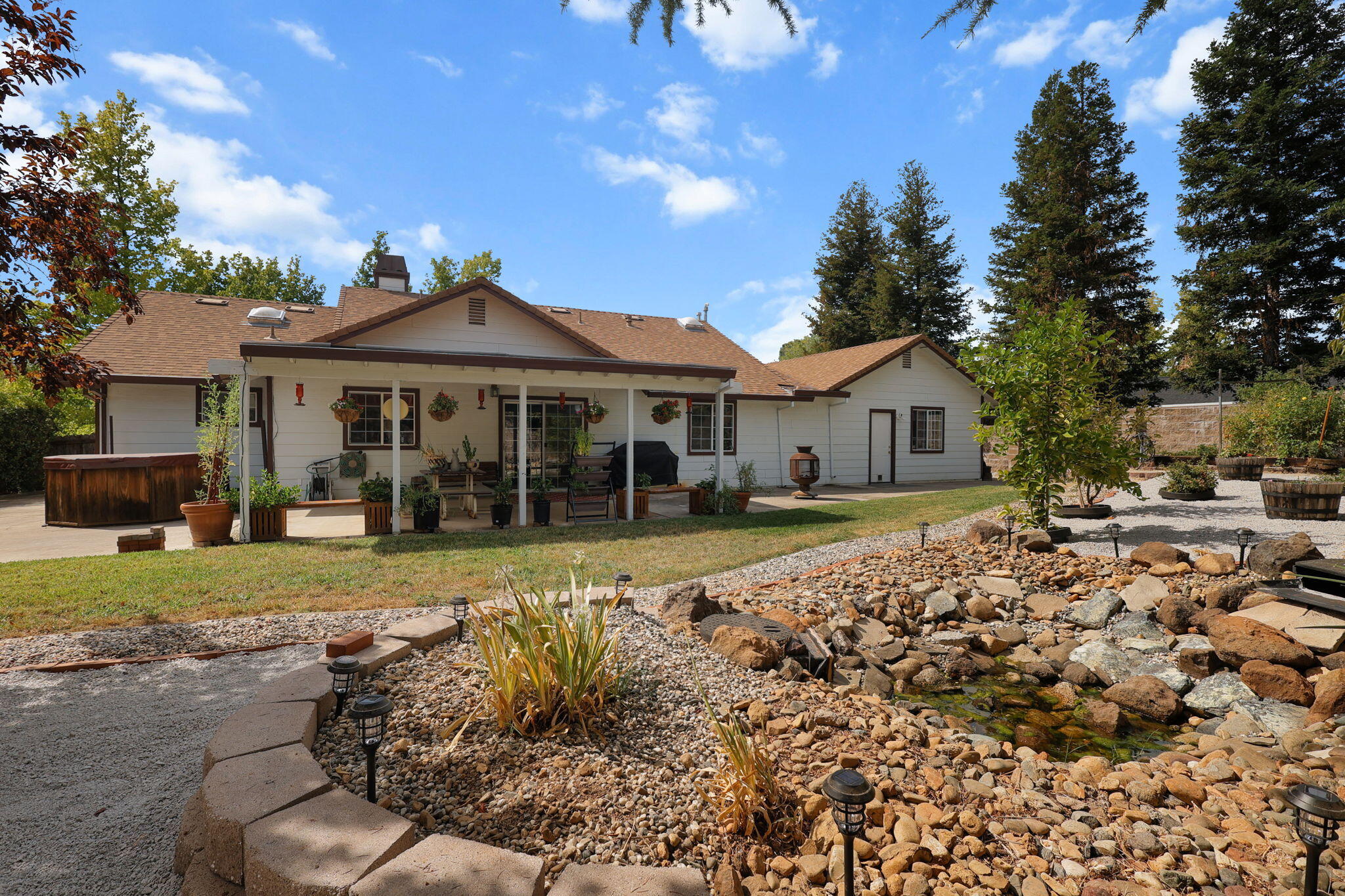 19271 Lexington Lane Redding, CA 96003 - Photo 33 of 39 a front view of a house with a garden